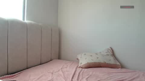 petite_marie_ online show from 11/17/25, 10:15