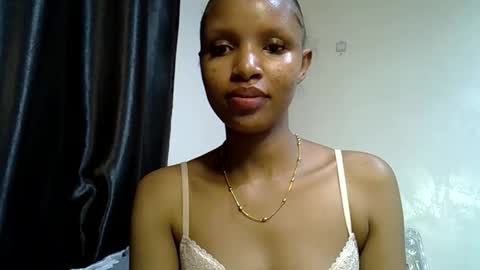 Snapshot of petite_melinda chatting on 06/08/26, 01:28 petite_melinda online show from 06/08/26, 01:28