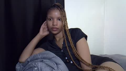Snapshot of petite_melinda chatting on 07/22/26, 10:12 petite_melinda online show from 07/22/26, 10:12