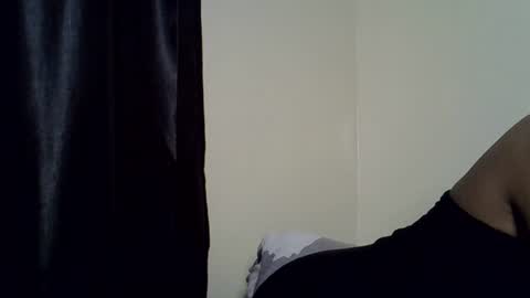 Snapshot of petite_melinda chatting on 07/23/26, 06:17 petite_melinda online show from 07/23/26, 06:17