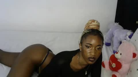 Snapshot of petite_princes chatting on 12/03/24, 01:32 petite_princes online show from 12/03/24, 01:32