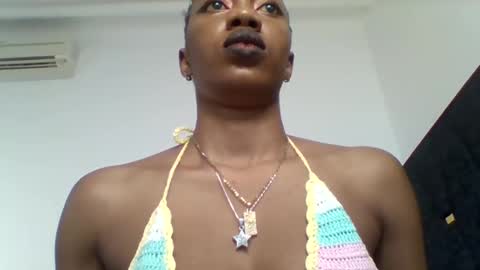 Snapshot of petite_princes chatting on 12/05/24, 08:55 petite_princes online show from 12/05/24, 08:55