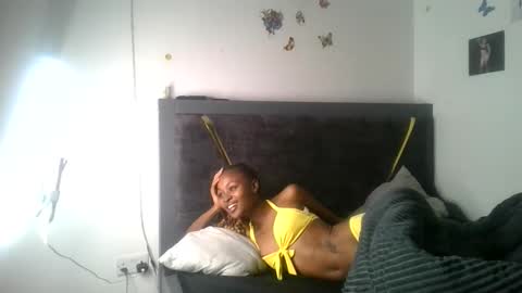 Snapshot of petite_queen69 chatting on 06/06/26, 06:01 petite_queen69 online show from 06/06/26, 06:01