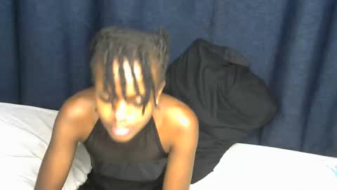 petite_star2 online show from 11/05/25, 10:43