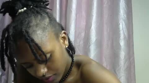 petite_star2 online show from 11/29/25, 11:24