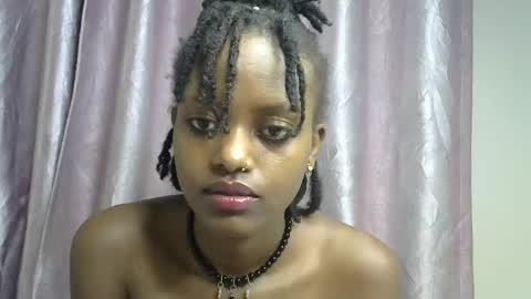 petite_star2 online show from 12/01/25, 04:50