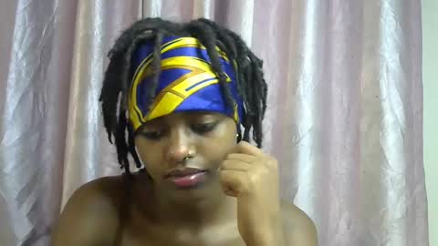 petite_star2 online show from 12/15/25, 08:07