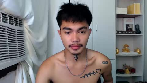 Snapshot of petiteasianx chatting on 02/12/25, 11:18 Vrin online show from 02/12/25, 11:18