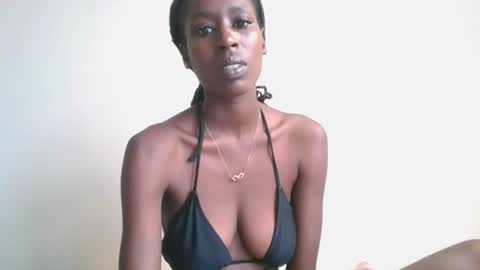 Snapshot of petiteblackjuicy chatting on 06/29/26, 07:36 Amara online show from 06/29/26, 07:36