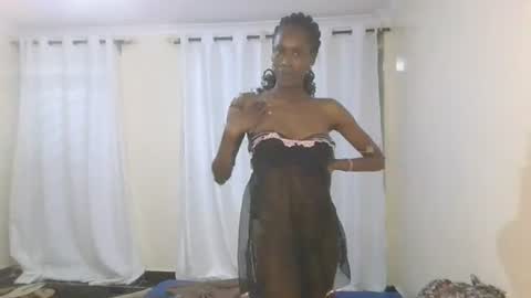 Snapshot of petiteblackjuicy chatting on 07/19/26, 06:22 Amara online show from 07/19/26, 06:22