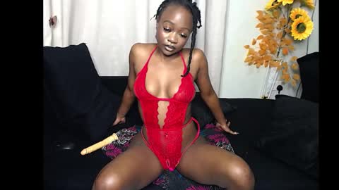 Snapshot of petitebony2478 chatting on 04/19/26, 01:05 ebonyshawtypetit online show from 04/19/26, 01:05