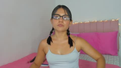 Snapshot of petitedanna chatting on 12/22/24, 11:52 Danna online show from 12/22/24, 11:52