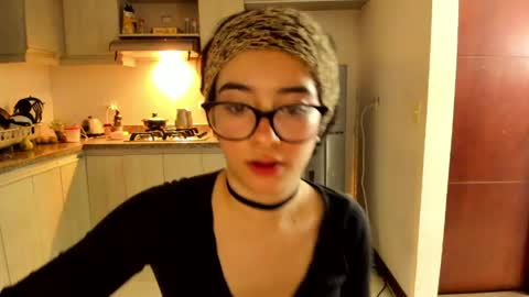 Snapshot of petitee_lunna chatting on 05/06/26, 12:19 Lunna online show from 05/06/26, 12:19