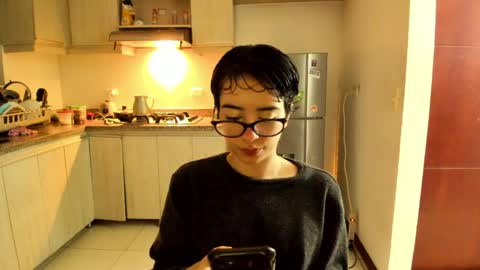 Snapshot of petitee_lunna chatting on 05/30/26, 01:25 Lunna online show from 05/30/26, 01:25
