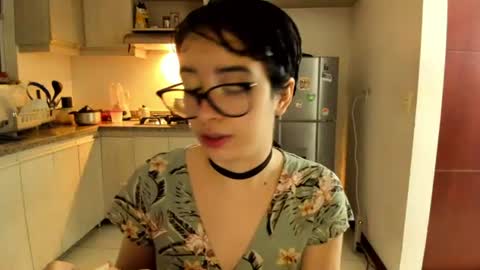 Snapshot of petitee_lunna chatting on 06/11/26, 12:54 Lunna online show from 06/11/26, 12:54