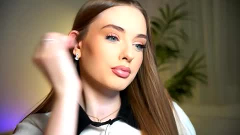 Petitegonwiild online show from 09/24/25, 07:17