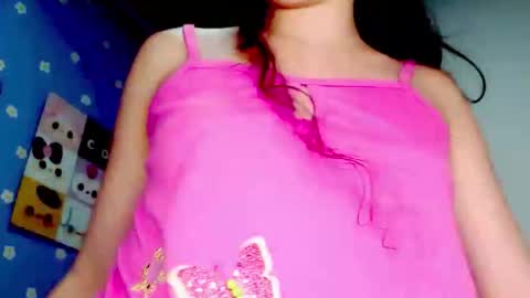 Snapshot of petiteivoryqueen chatting on 06/09/26, 04:24 danna online show from 06/09/26, 04:24