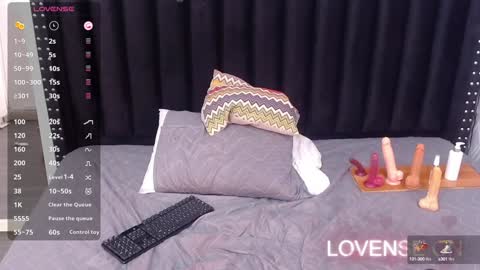 Snapshot of petitelittleebony chatting on 12/28/24, 02:33 little sharon online show from 12/28/24, 02:33