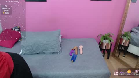 Snapshot of petitelittleebony chatting on 02/02/25, 12:24 little sharon online show from 02/02/25, 12:24