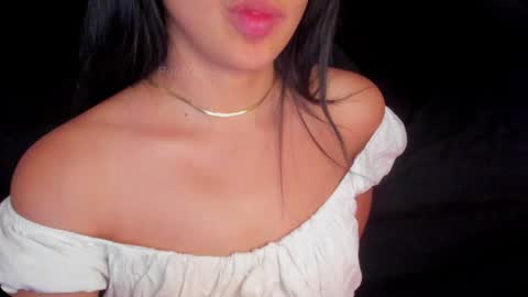 Snapshot of petitgirl_ chatting on 12/22/24, 06:15 J A S S online show from 12/22/24, 06:15