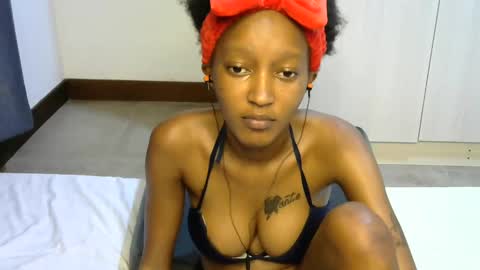 petitpearl online show from 03/06/25, 01:48