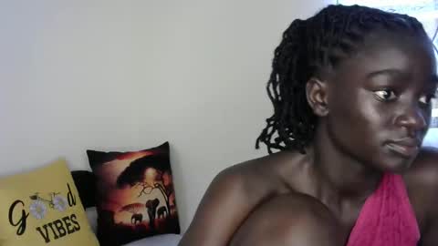 petitte_gyaal online show from 10/24/25, 10:11