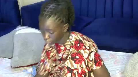 petitte_gyaal online show from 10/29/25, 02:58