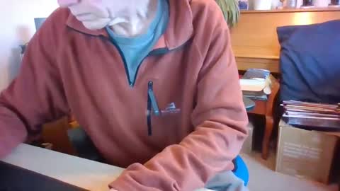 Snapshot of petitwilly chatting on 01/15/25, 10:38 petitwilly online show from 01/15/25, 10:38