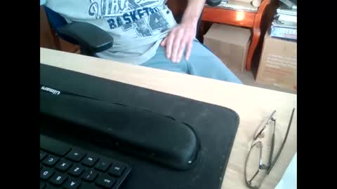 Snapshot of petitwilly chatting on 09/22/25, 07:32 petitwilly online show from 09/22/25, 07:32