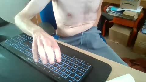 petitwilly online show from 11/26/25, 09:21