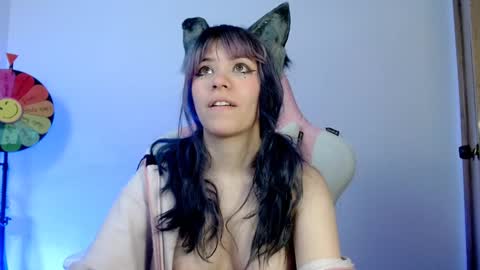 Snapshot of petra_butterfly chatting on 01/09/25, 11:24 i.. .U can call me Nick .... Help me to reach 200 thumbs up online show from 01/09/25, 11:24