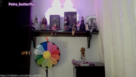 Snapshot of petra_butterfly chatting on 03/11/25, 04:10 i.. .U can call me Nick .... Help me to reach 200 thumbs up online show from 03/11/25, 04:10