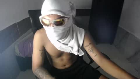 petty_boy777 online show from 04/28/26, 06:57