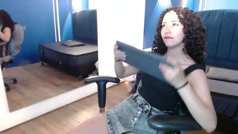 Moon  online show from 10/27/25, 04:22