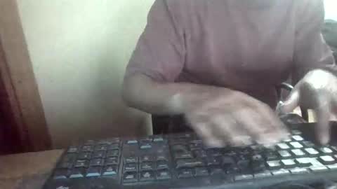 Snapshot of peyo873996 chatting on 04/18/26, 07:07 peyo873996 online show from 04/18/26, 07:07
