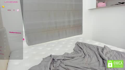 Snapshot of phantom_wave chatting on 01/25/25, 04:03 Sezim online show from 01/25/25, 04:03