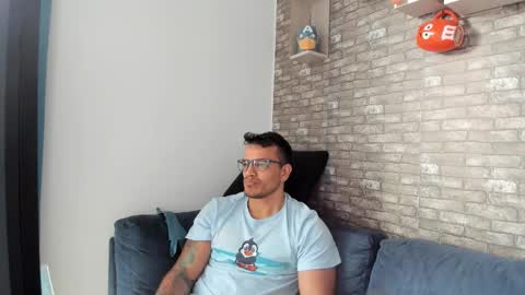 Snapshot of philipe_inzagui chatting on 10/16/25, 09:27 Philipe online show from 10/16/25, 09:27