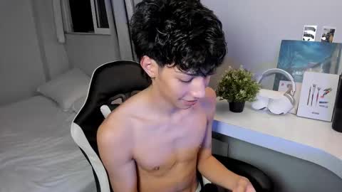 Phil.   INDEPENDENT MODEL online show from 01/08/26, 06:26