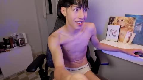 Phil.   INDEPENDENT MODEL online show from 03/29/26, 04:56