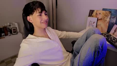 Phil.   INDEPENDENT MODEL online show from 04/02/26, 03:37