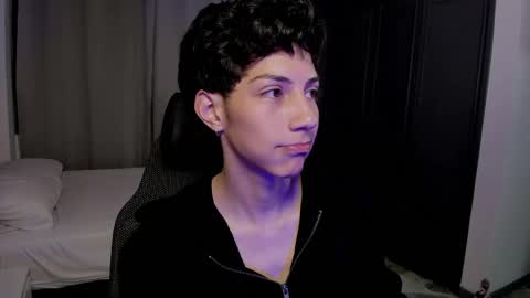 Snapshot of philipe_moonlight_ chatting on 05/18/26, 03:35 Phil. INDEPENDENT MODEL online show from 05/18/26, 03:35