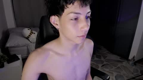 Snapshot of philipe_moonlight_ chatting on 05/25/26, 03:01 Phil. INDEPENDENT MODEL online show from 05/25/26, 03:01