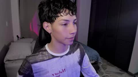 Snapshot of philipe_moonlight_ chatting on 05/29/26, 05:49 Phil. INDEPENDENT MODEL online show from 05/29/26, 05:49