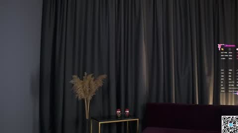 Snapshot of philippabrainard chatting on 01/31/25, 08:32 Hello guys Sweet Scarlett here NEXT LIVE 5AM 2 gmt online show from 01/31/25, 08:32