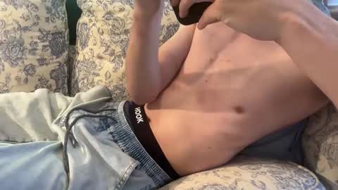 Snapshot of philipperyan18 chatting on 09/19/25, 05:02 Pitaylol online show from 09/19/25, 05:02