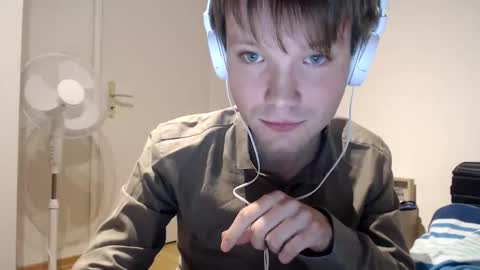 Snapshot of phillip25y chatting on 03/26/26, 08:47 phillip25y online show from 03/26/26, 08:47