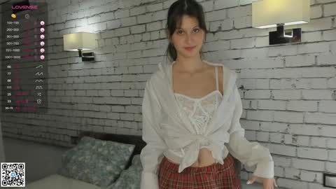 Snapshot of philomenagroomes chatting on 02/07/25, 12:31 Emilia online show from 02/07/25, 12:31
