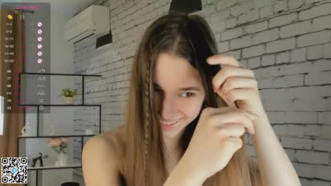 Snapshot of philomenagroomes chatting on 03/03/25, 10:49 Emilia online show from 03/03/25, 10:49