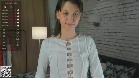 Snapshot of philomenagroomes chatting on 03/06/25, 12:21 Emilia online show from 03/06/25, 12:21