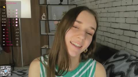 Snapshot of philomenagroomes chatting on 03/09/25, 10:30 Emilia online show from 03/09/25, 10:30